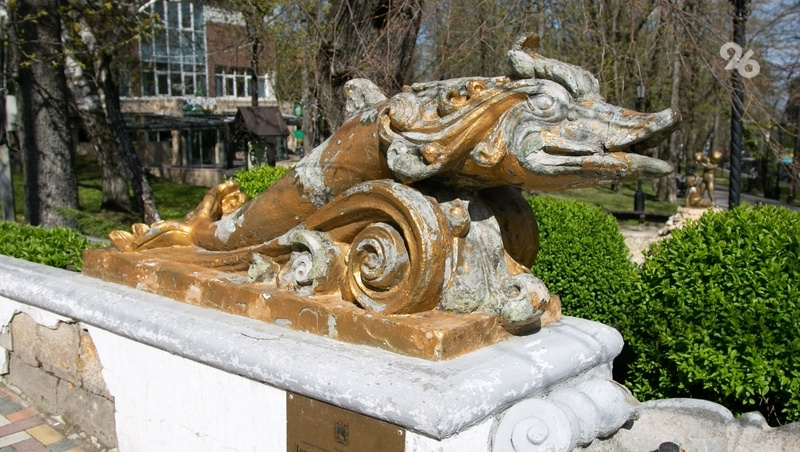    Дельфины в центре Ставрополя — один из объектов, которые горожане просят сохранить Фото: Валерия Алтухова / / ИА «Победа26»