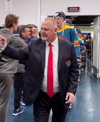 Жерар Галлан в раздевалке "Драконов".