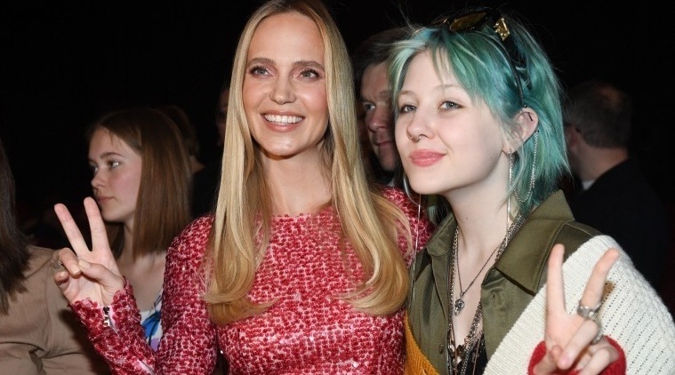 Фото из интернета. "Дать всем школьникам право на ...!".