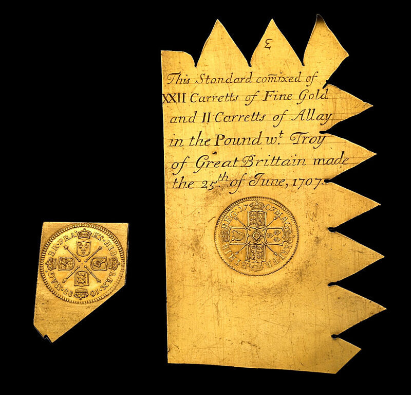 Часть золотой пробирной пластины образца 1707 года для пробы в 22 карата