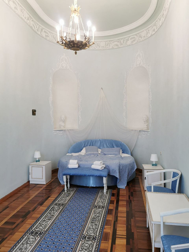 Как тверские туристы обнаружили пропажу в питерском дворце