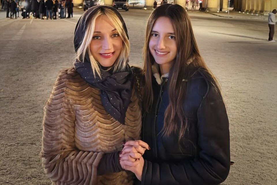     «Мы в Берлине»: Кристина Орбакайте показала два снимка с дочерью, сделанные с разницей в 12 лет
