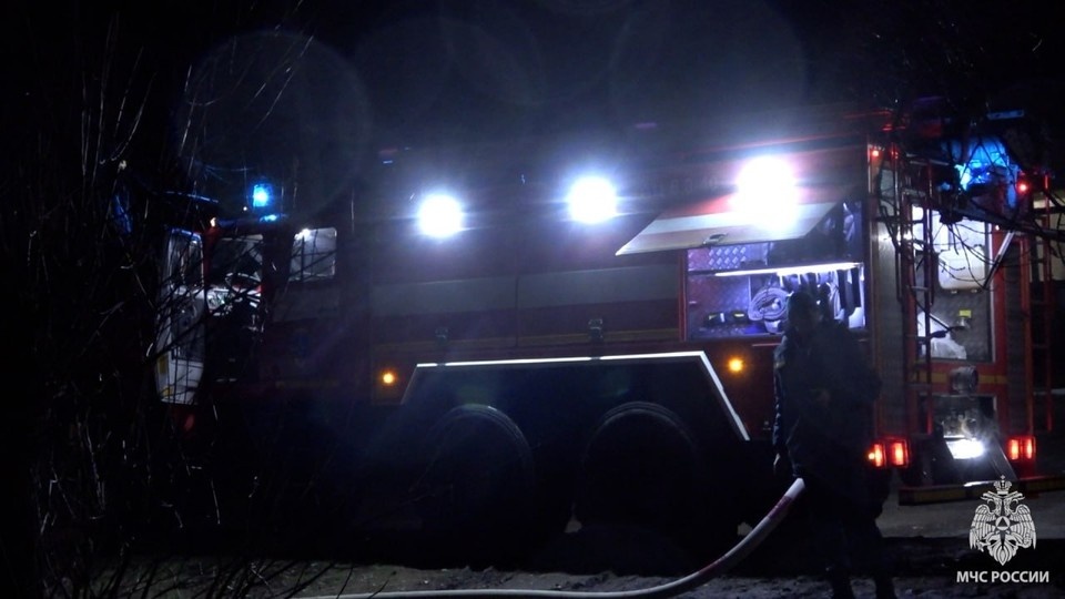    В лифтовой шахте загорелся мусор. ФОТО: МЧС России