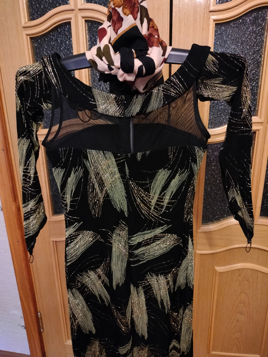 Фото автора. Платье с рукавами- перчатками. 