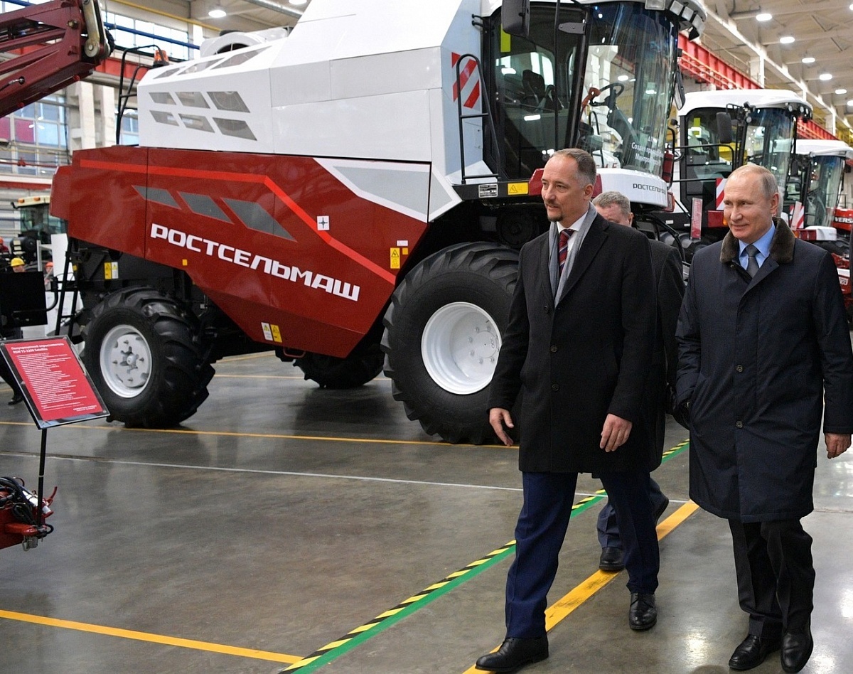 Рис. 1. Бабкин К. А. И Путин В. В. Фотография взята из открытых источников.