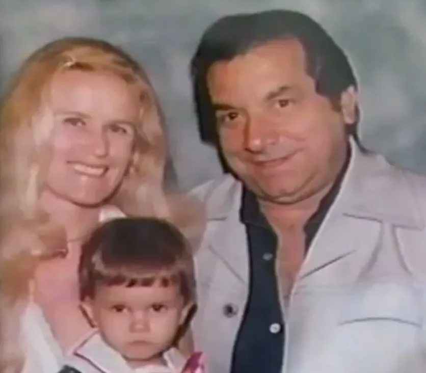 Джудит с родителями