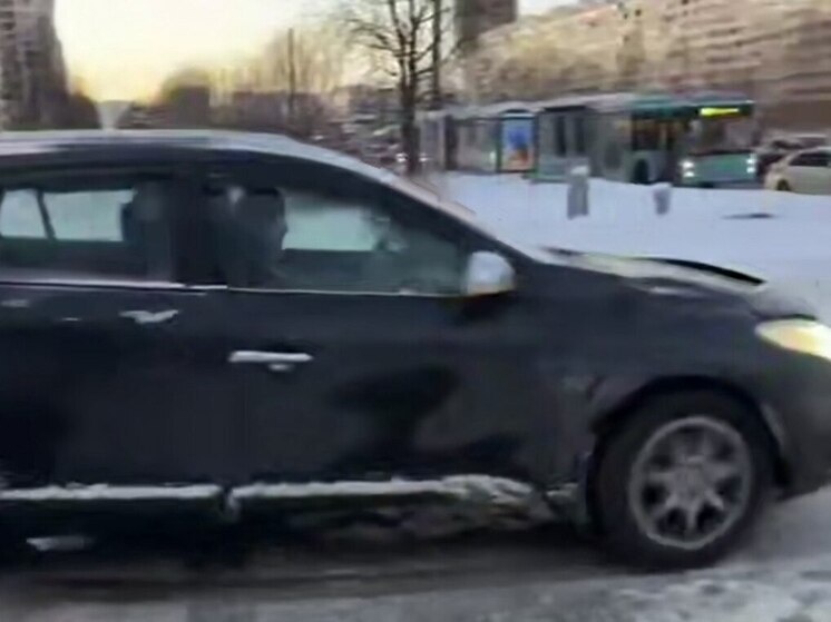     Его автомобиль отправили на штрафстоянку. Фото: скриншот видео пресс-службы Госавтоинспекции по Петербургу и Ленобласти