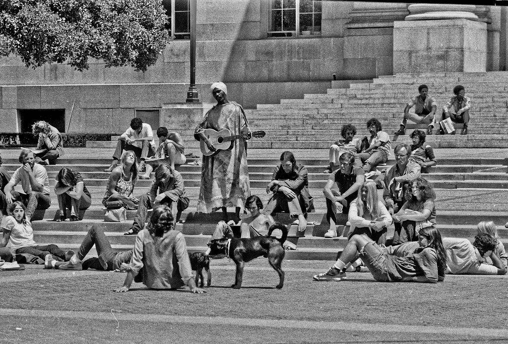 Исчезновения происходили рядом с университетами, парковками, библиотеками. Местами, где люди чувствуют себя в безопасности.