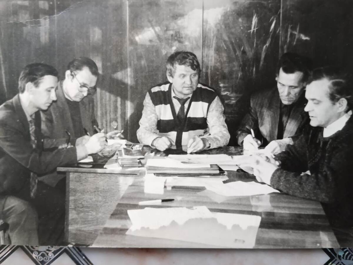 Главные редакторы юга края на межрайонной летучке в селе Идра (1993 г.)