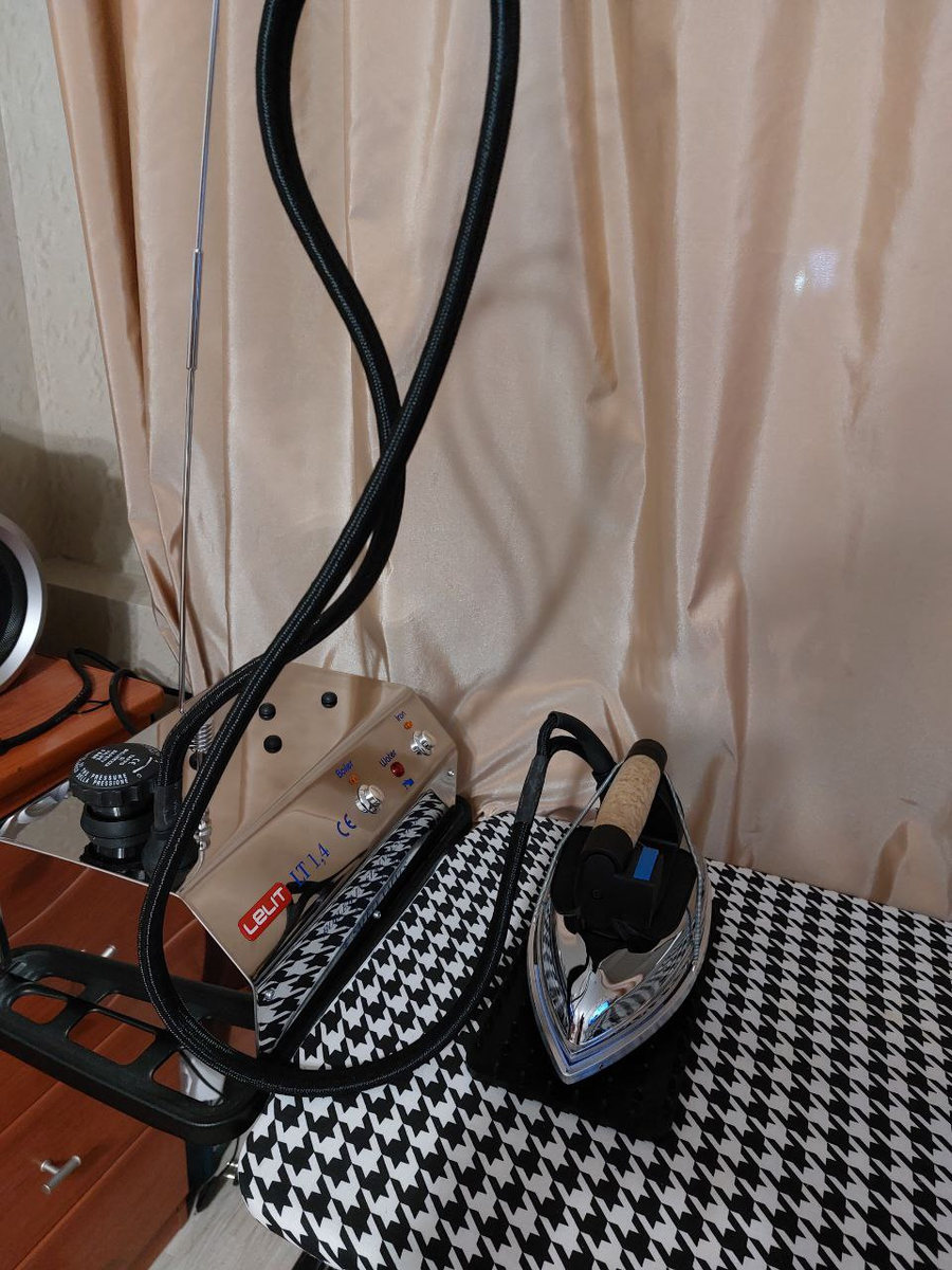 Фото моё. парогенератор мой. Lelit PS20. В бачок объемом 1.4 литра заливается вода, утюг имеет кнопку сброса пара. 