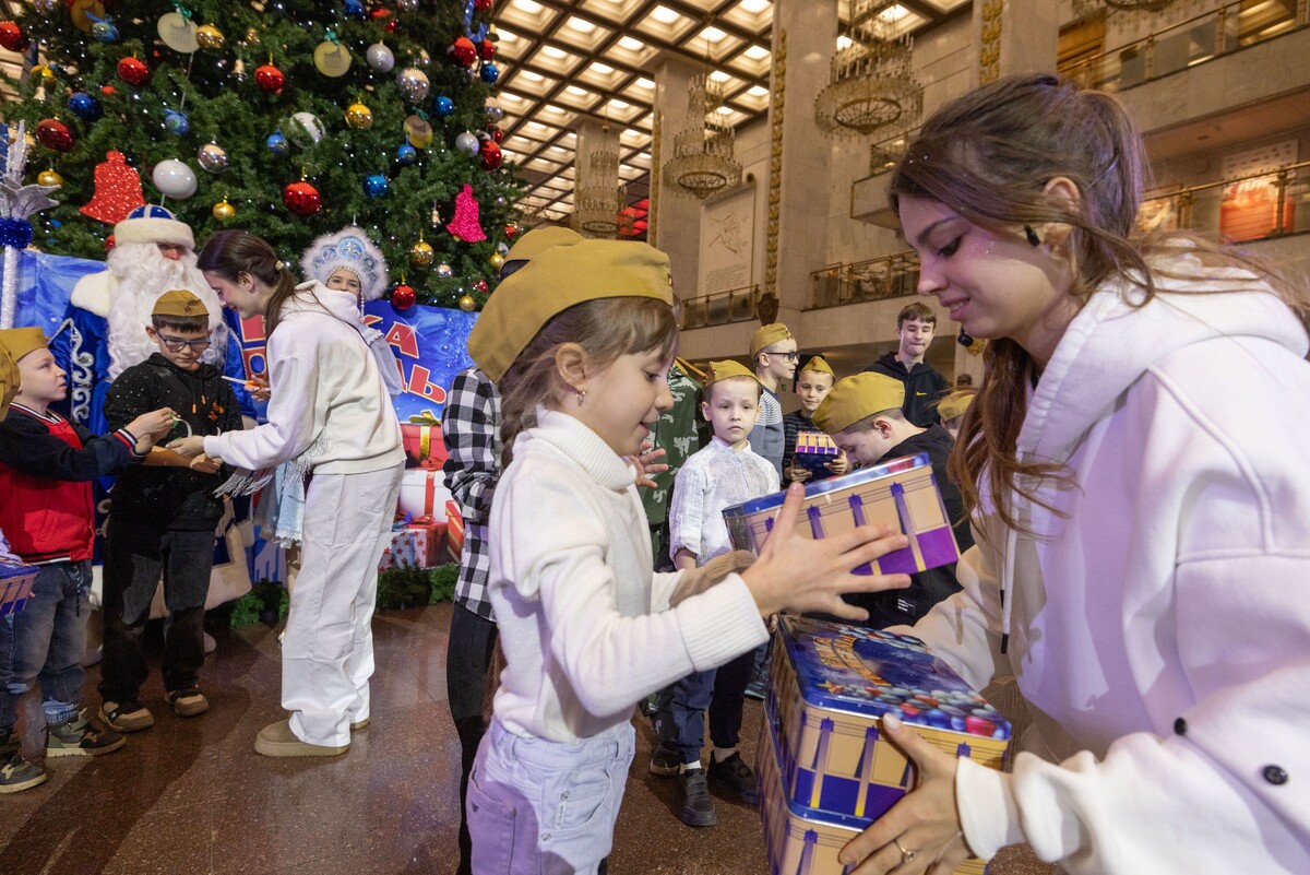    Более 10 тысяч детей посетили новогоднюю программу в Музее Победы
