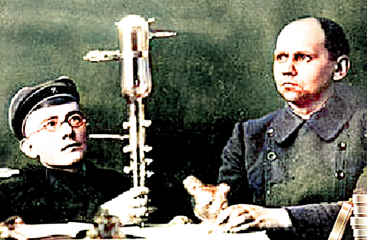                               Грабовский с физиком-теоретиком Николаем Пискуновым