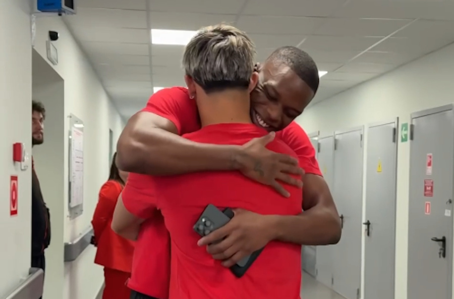    Пабло Солари и Кристофер Мартинс.Скриншот видео