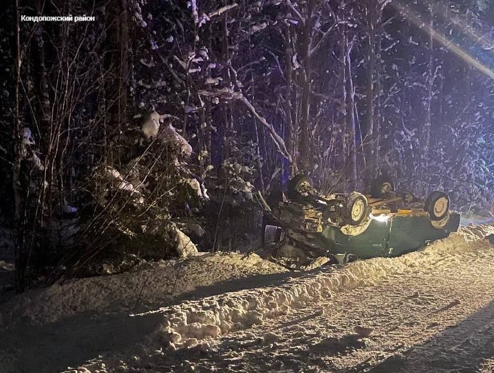    Микроавтобус перевернулся на крышу вблизи Кондопоги — есть пострадавшие © ГАИ по Карелии