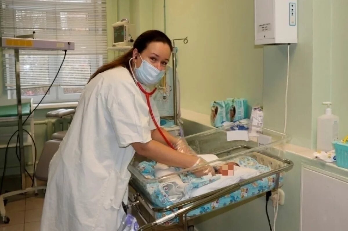    Родильные отделения работали круглосуточно.