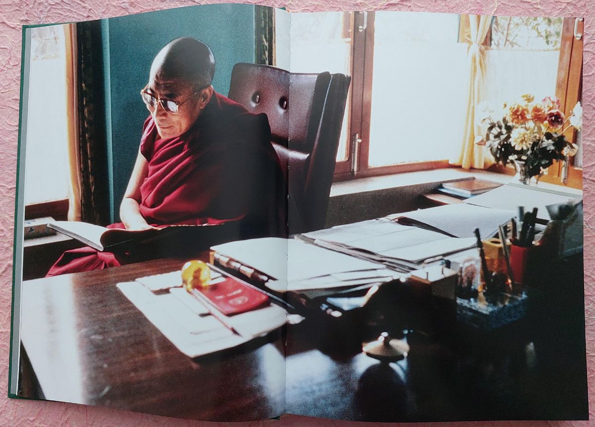 Мне интересно рассматривать эти фотографии ещё и с точки зрения фотографа.