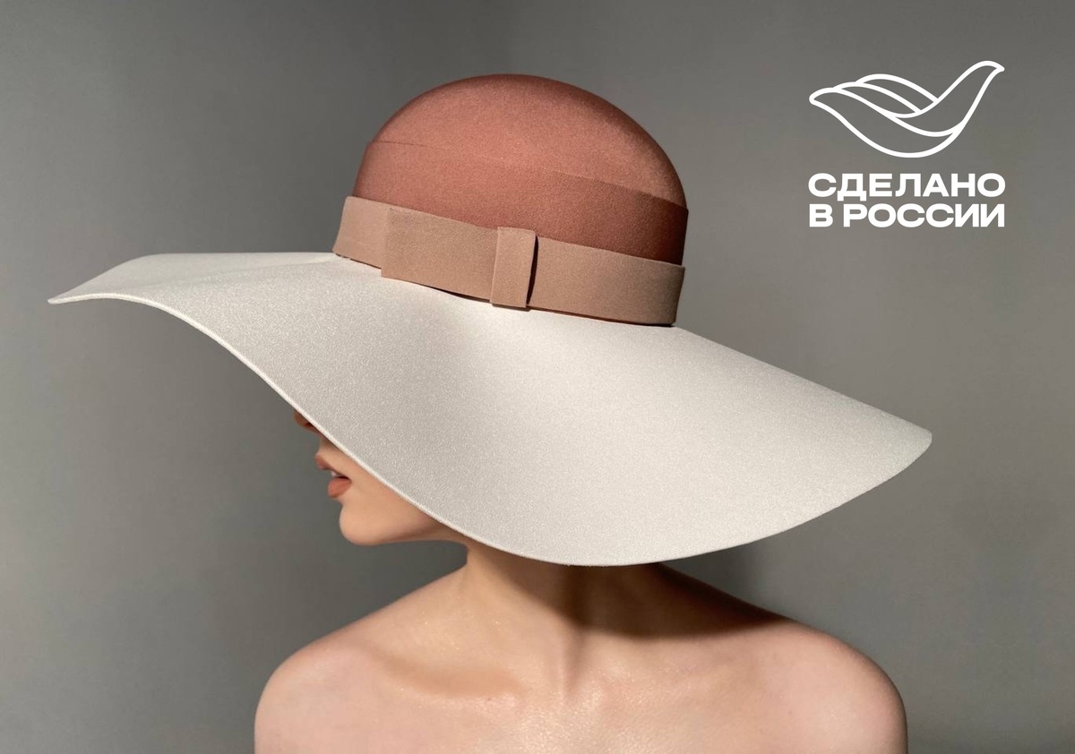 Катарина Шаполе создаёт авторские  головные уборы  ручной работы. Это широкополые шляпы выполненные из различных видов ткани и меха, а также  панамы, жокейки и кепи. С 2017 года ее бренд KATARINASHAPPO представил  более 10 коллекций эпатажных и  уникальных головных уборов.