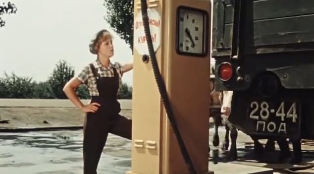 От колонки до хаб-станции: как менялись АЗС в России и мире