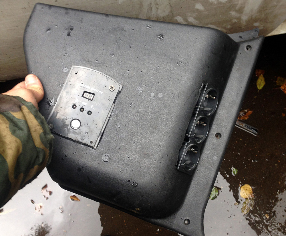 панель с розеткой и выключателем