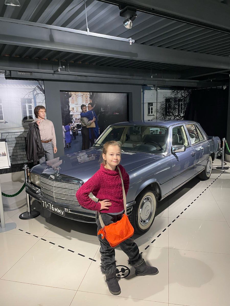 за несколько часов до вылета в музее Высоцкого в одноименной высотке