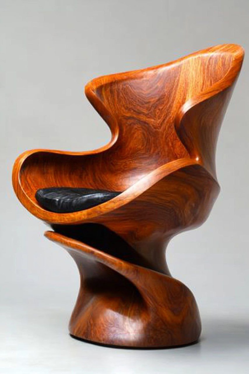 Кресло из массива дерева