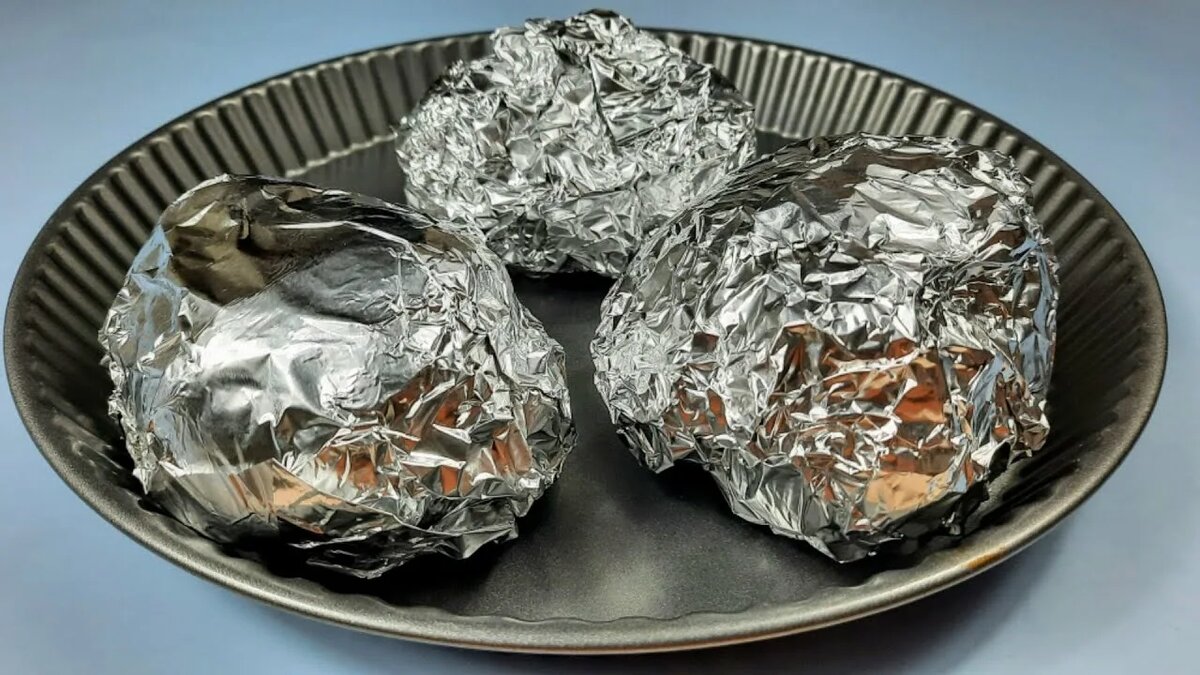 Готовьте примерно 40 минут, пока картофель не станет мягким и ароматным.