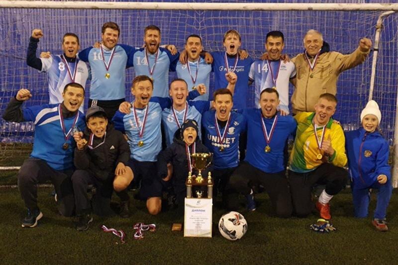    Фото в материале предоставлены пресс-службой «ВИЗ-Стали» / Футбольная команда завода