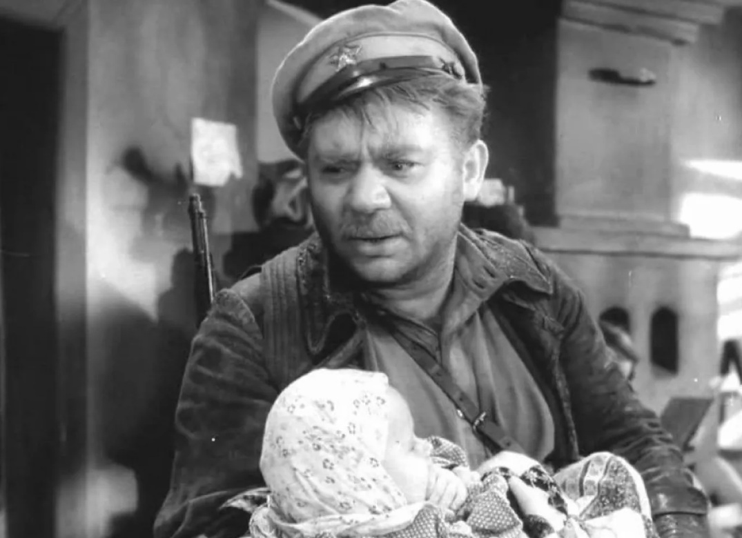 Актёру предстояло играть воюющего за Советскую власть казака, чья жена оказалась предательницей — она сдала белым информацию об отсутствии боеприпасов в отряде Шибалка. Узнав правду, Яков расстреливает женщину и остаётся один с маленьким сыном…