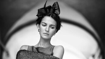 Ах Астахова (настоящее имя — Ирина Александровна Астахова) — российская поэтесса. Родилась 29 ноября 1987 года в Москве. 