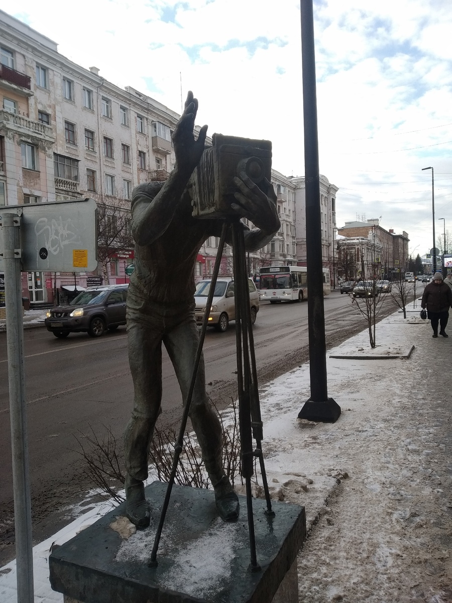 Скульптура фотографа на проспекте Мира, Красноярск (личное фото)