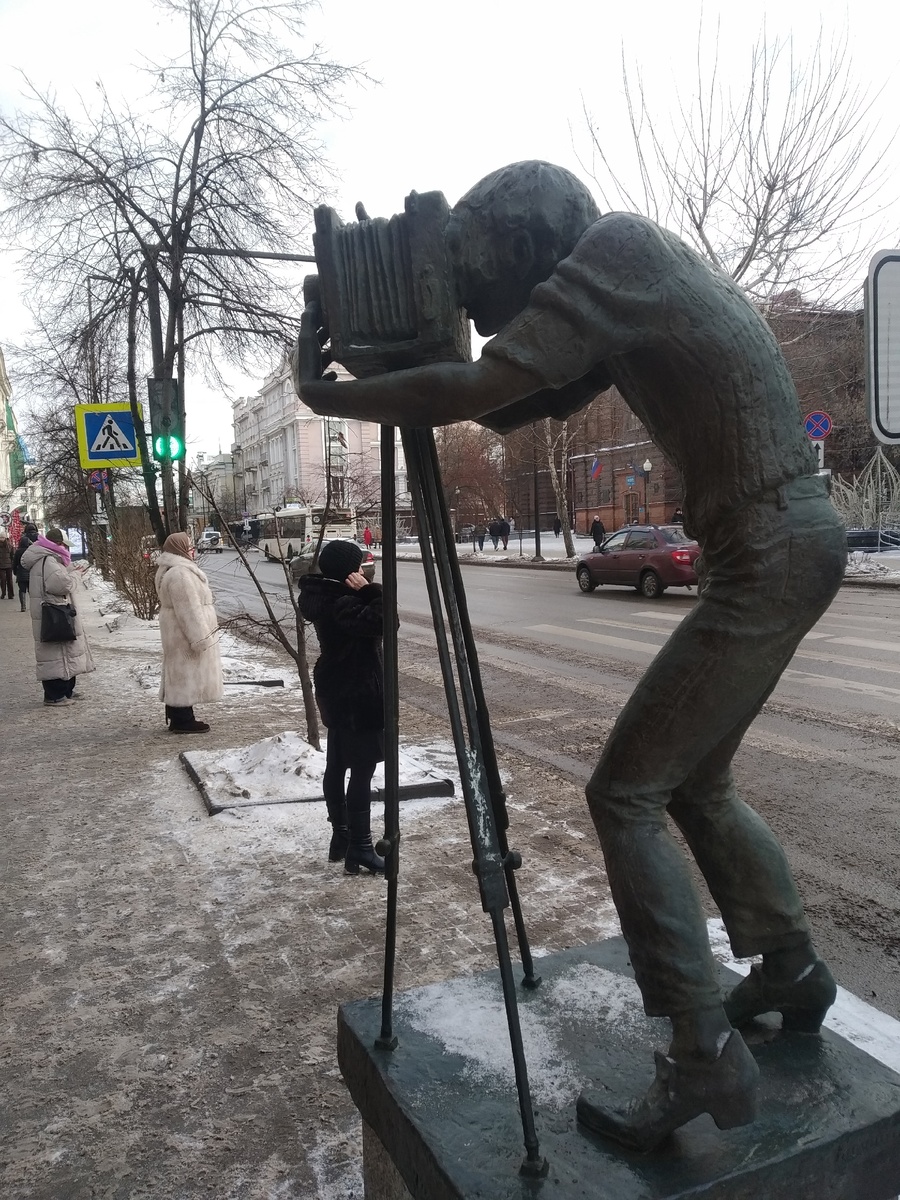 Скульптура фотографа на проспекте Мира, Красноярск (личное фото)