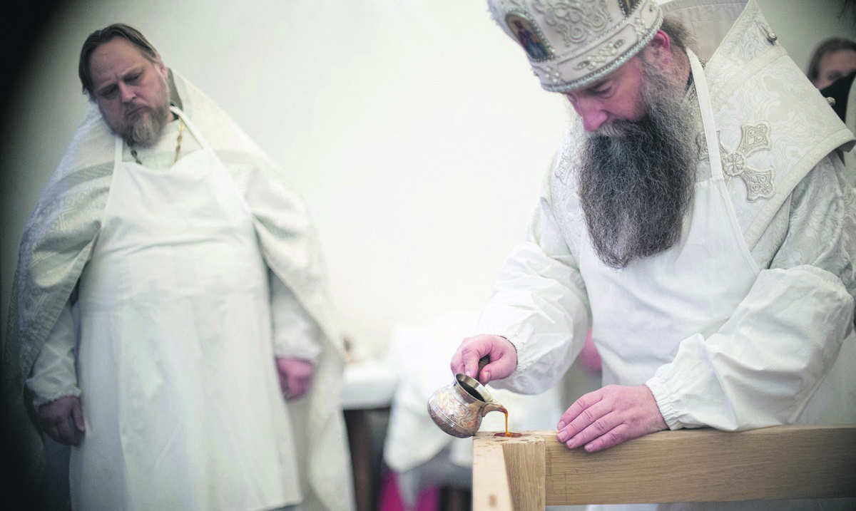 Освящение престола в Казанском храме в Кленково. Фото Николая Савельева