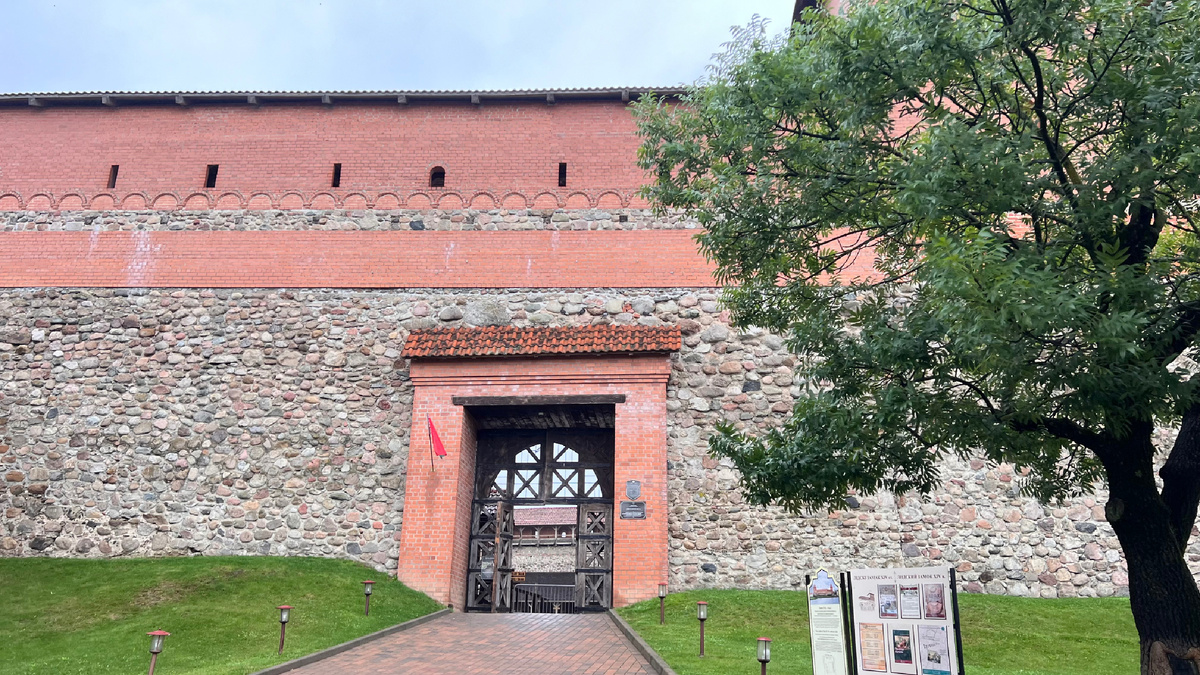 Вход в Лидский замок