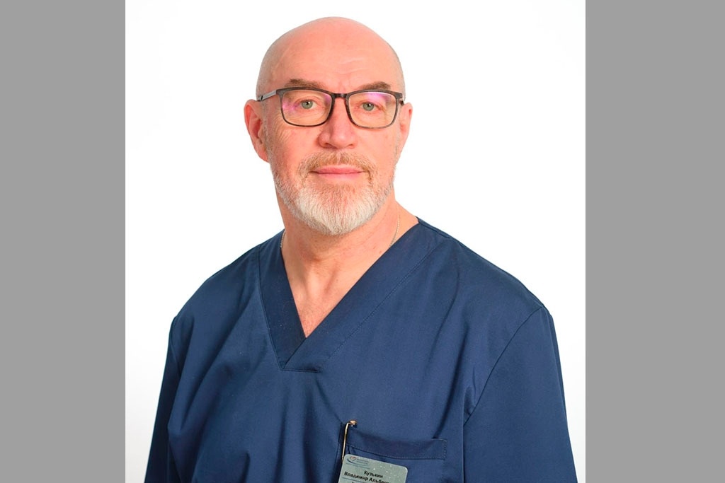    Анестезиолог-реаниматолог облбольницы № 3 Владимир Кузькин признан лучшим в номинации "За преданность профессии".