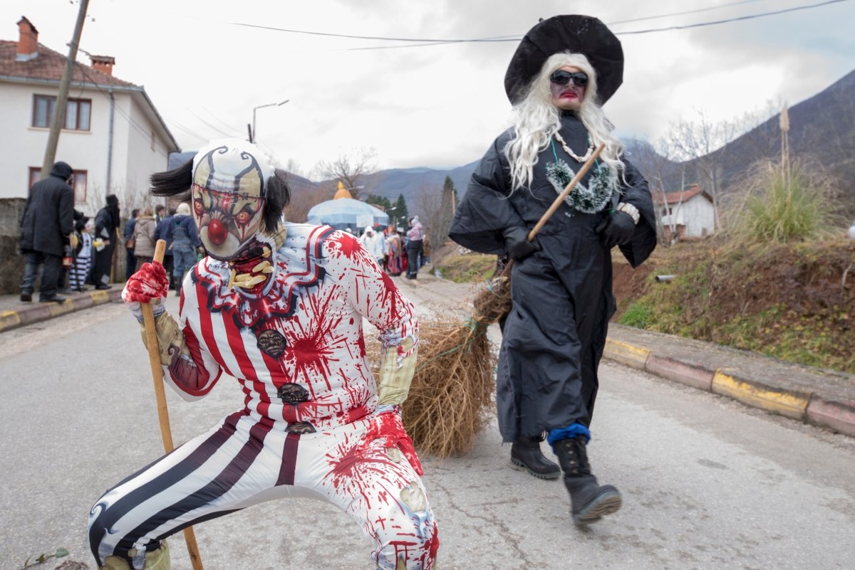    Ежегодно фестиваль в Македонии, приуроченный к Старому Новому году, собирает сотни туристовshutterstock