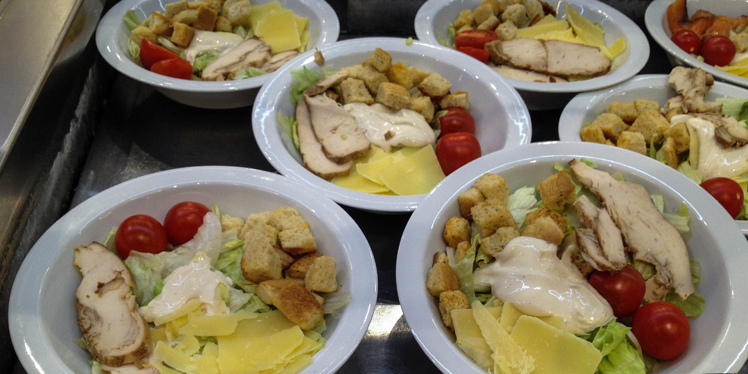 Чем кормят в ресторане «Глобус», сколько стоит и есть ли смысл там обедать