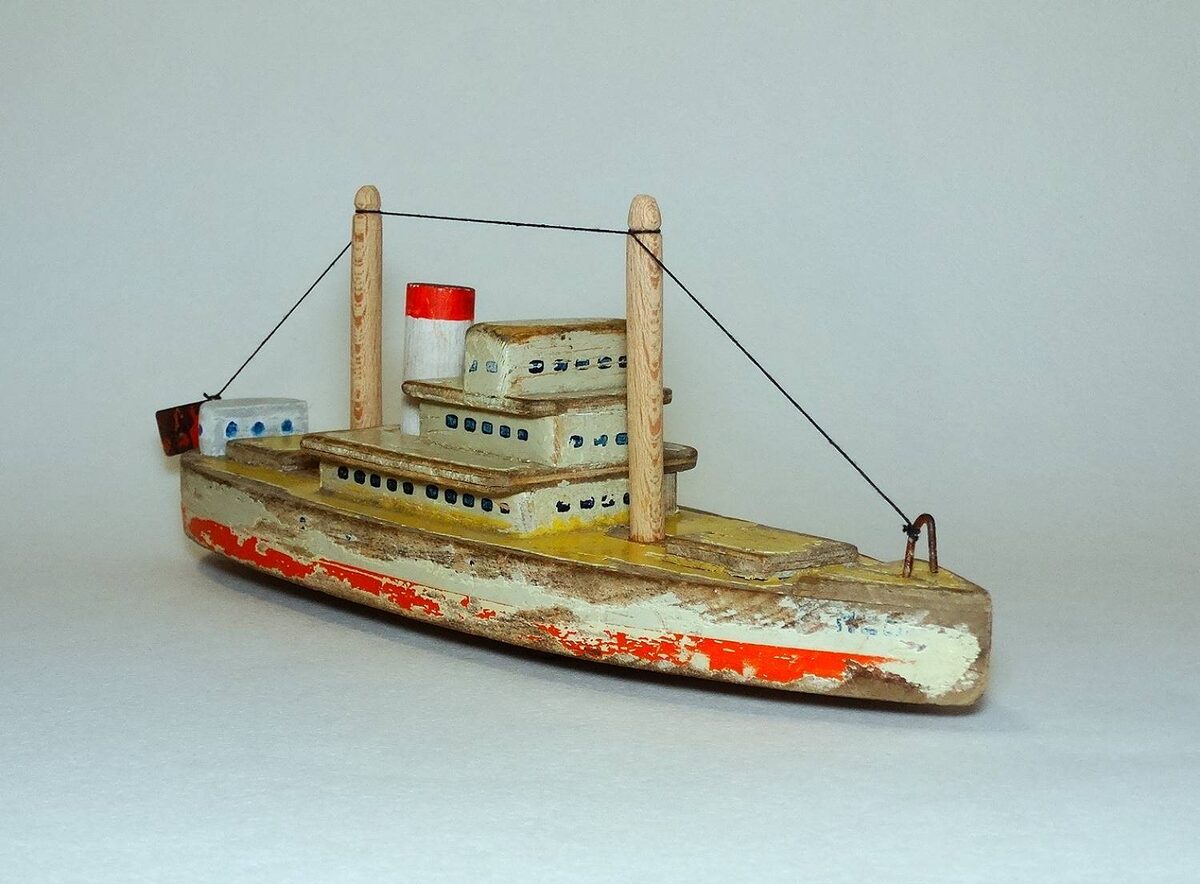 Пароход "Нева", Ленинградская фабрика "Музпром". Фото автора.