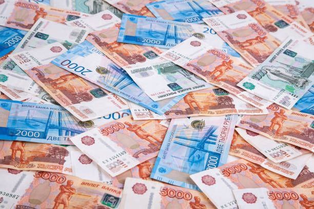 Рубль готовится к летним качелям: прогнозы на июнь