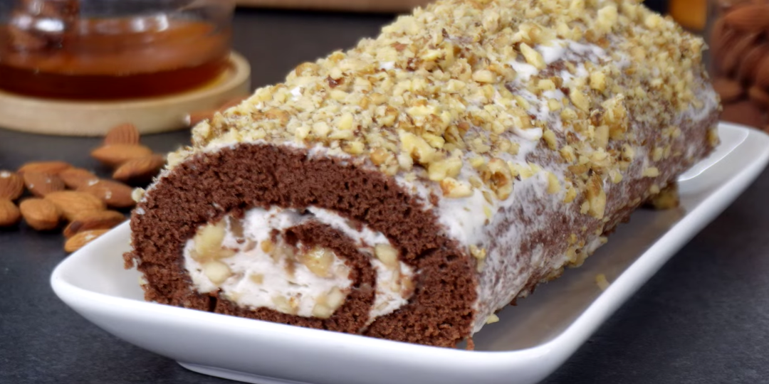 Этот рулет НЕ ломается и НЕ крошится! И готовится за 10 минут....