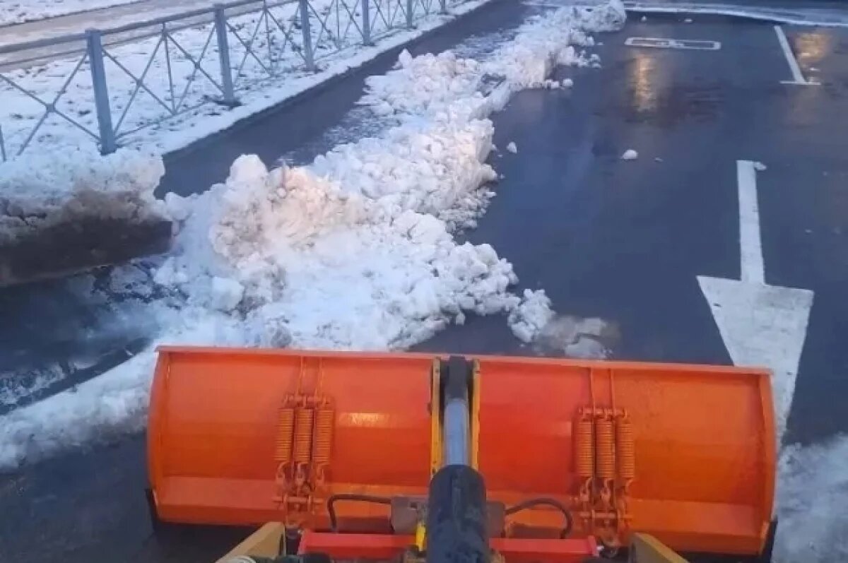   Более 13 тыс кубометров снега вывезли с объектов транспорта Петербурга