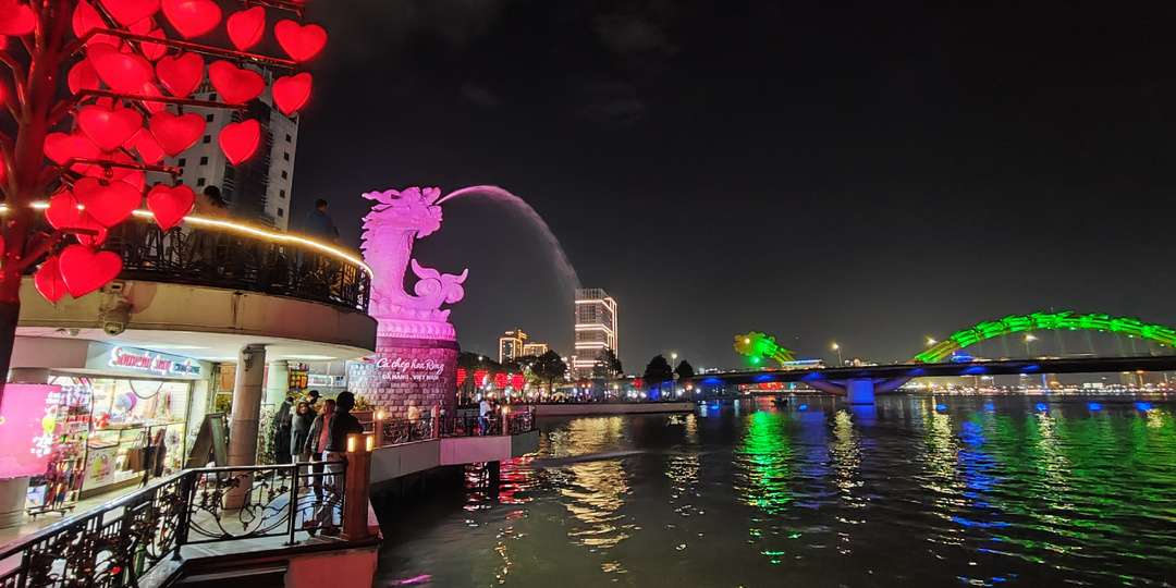 Дневник зимовки. День 51 окончание: Дананг. Как нас "надули" в Хойане. Огнедышащий дракон и вечерняя набережная реки Хан