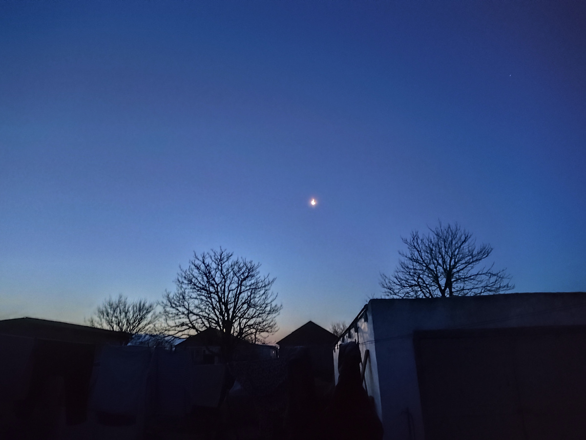 7-30 утра, только-только светать начинает