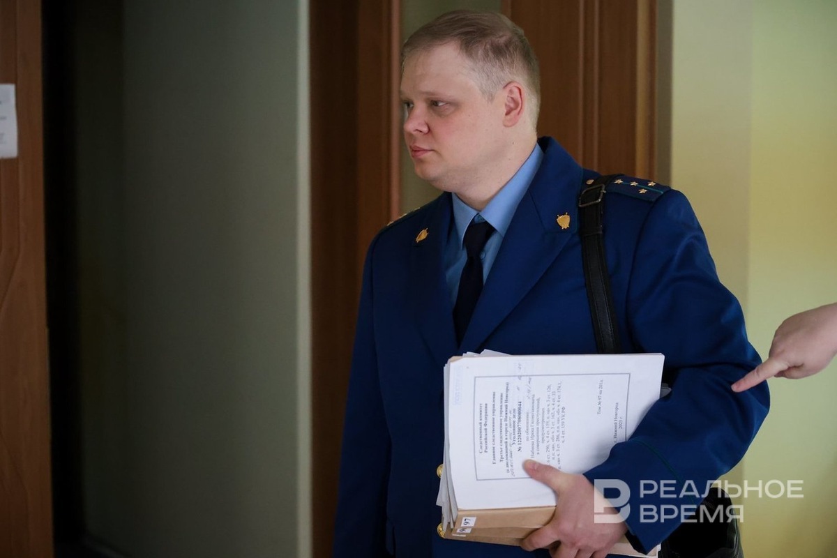    Когда гособвинитель Дмитрий Зайцев огласил ранние показания потерпевшего, выяснилось — за 16 млн он отдал партнеру часть бизнеса. Артем Дергунов / realnoevremya.ru