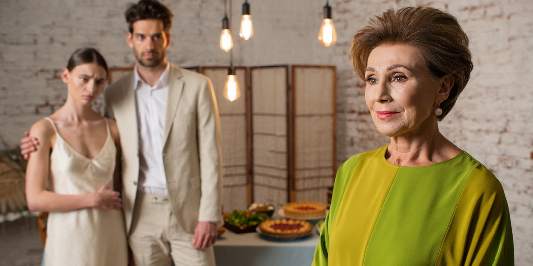 – Не набивайте животы! – Невестка запретила еду на свадьбе, не зная, что свекровь уже спрятала буженину