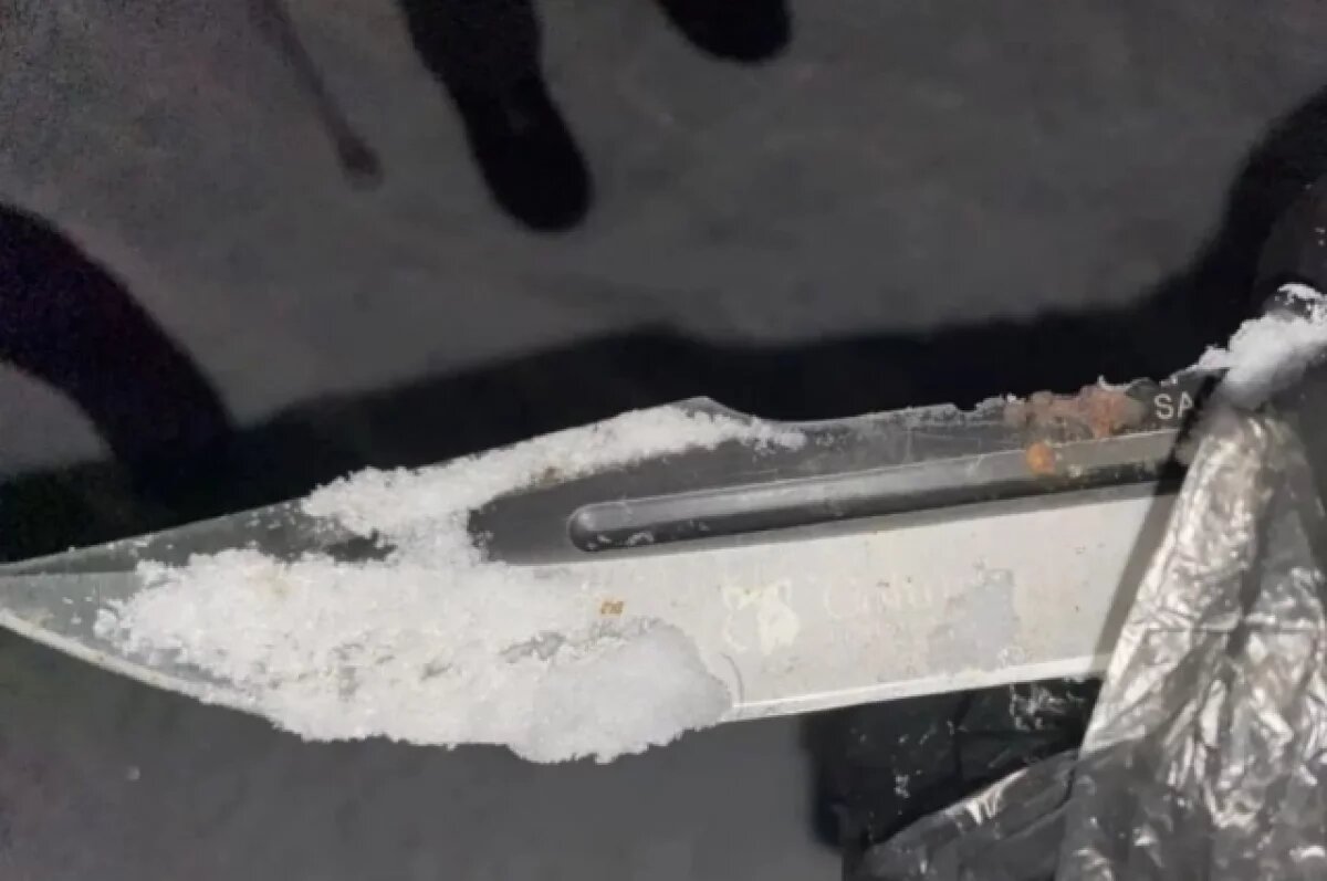    В городе Бологое мужчина угрожал женщине ножом за отказ выпить с ним