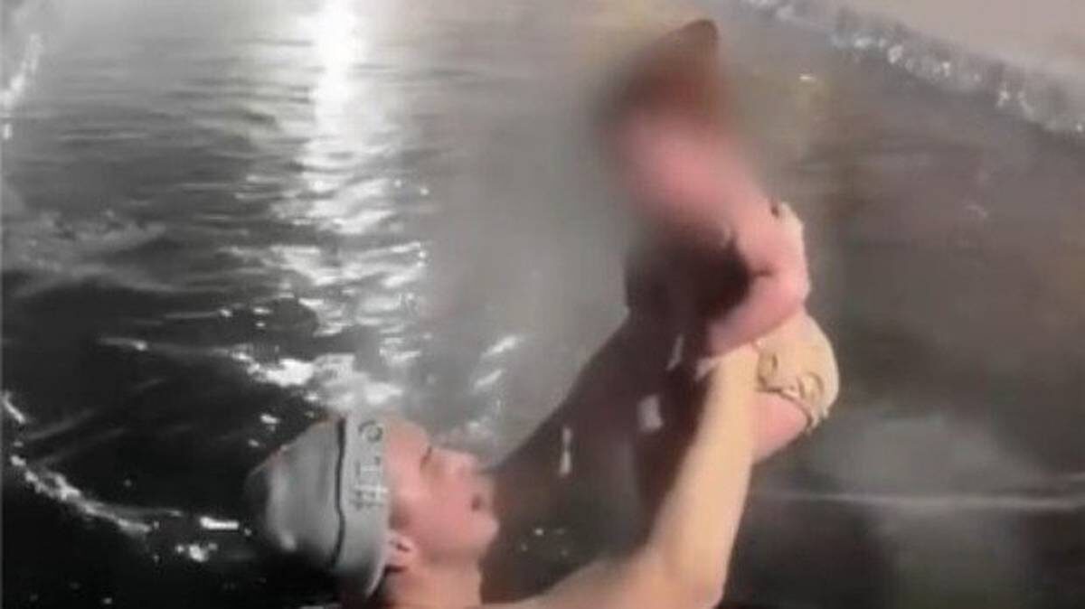    Фото: Скриншот с видео / Моржи Сургута ЦЗ «Айсберг» / Telegram