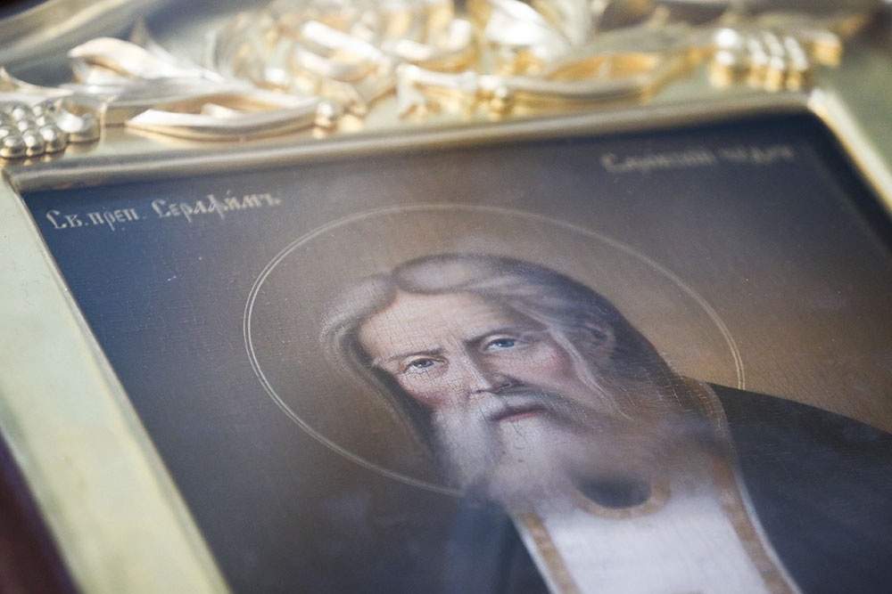    Серафим Саровский - один из самых почитаемых русских православных святых, подвижник, старец и чудотворец. Икона "Серафим Саровский" в Троицком соборе Свято-Троицкого Серафимо-Дивеевского монастыря. / Михаил Терещенко/ТАСС