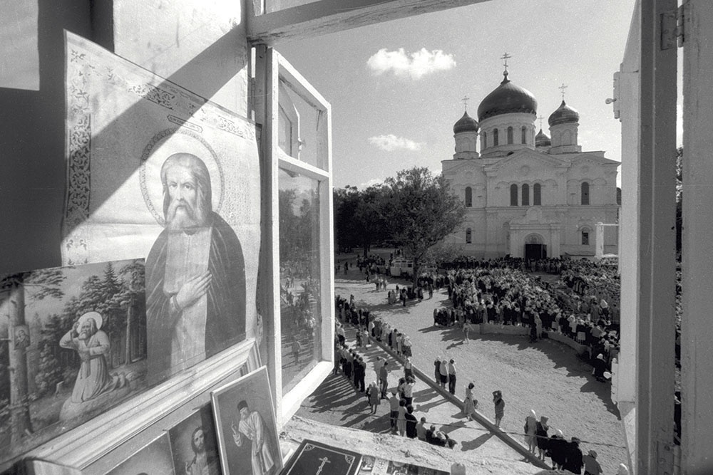    Главные места паломничества связаны с Саровом и Дивеевом, где находятся мощи святого: Канавка Богородицы и источники. Троицкий собор Серафимо-Дивеевского женского монастыря / Фото: Олег Макаров/РИА Новости