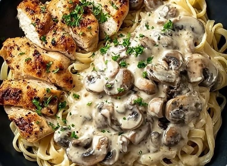 Паста с куриной грудкой и лесным ароматом: спагетти с грибным дуэтом