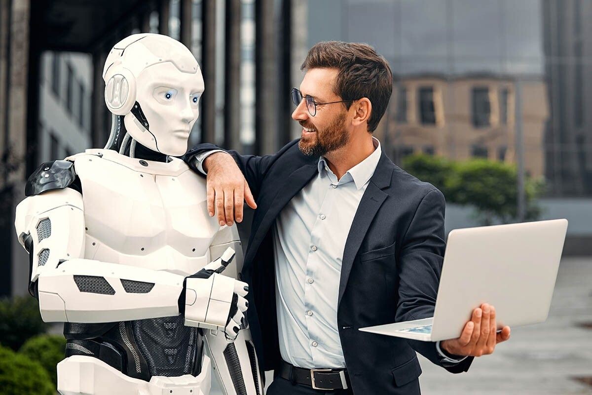 «Хороший ты парень, AIRobot 3579! Пошли с нами в баню после работы? Только сначала посмотри, какие места лучшие в нашем районе, и составь таблицу с критериями и ценами». Источник: ORION PRODUCTION / Shutterstock / FOTODOM📷
